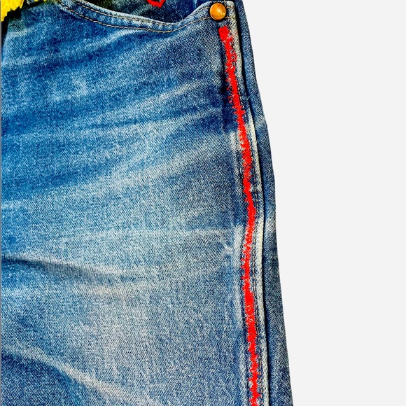 Distressed WRANGLERS embroidered cutoff shorts, Daisy Dukes, Womens 4-6 boho - Picture 8 of 13